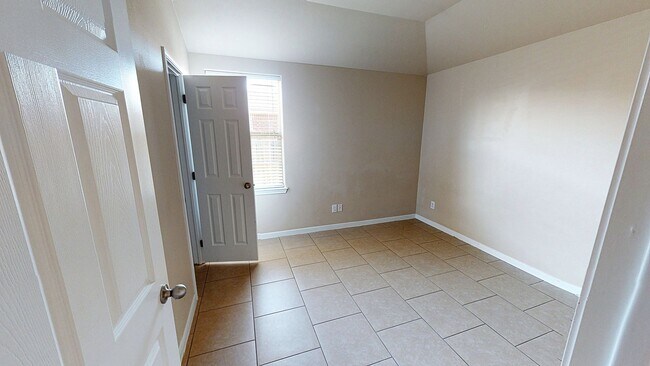 Building Photo - 1307 Loyal Ln