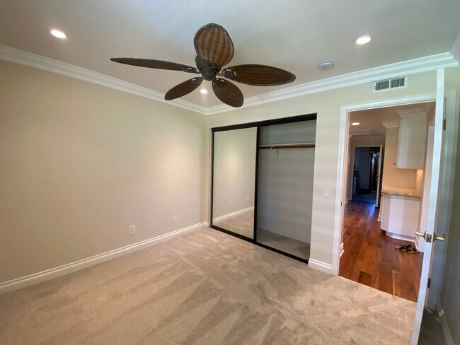 Building Photo - 2 Bedroom, 2 Bath Home with Golf Course View!
