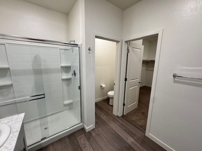 Building Photo - Beautiful 4-Bedroom Home in the Wyndham Estates Neighborhood of Redding! READY FOR MOVE IN!