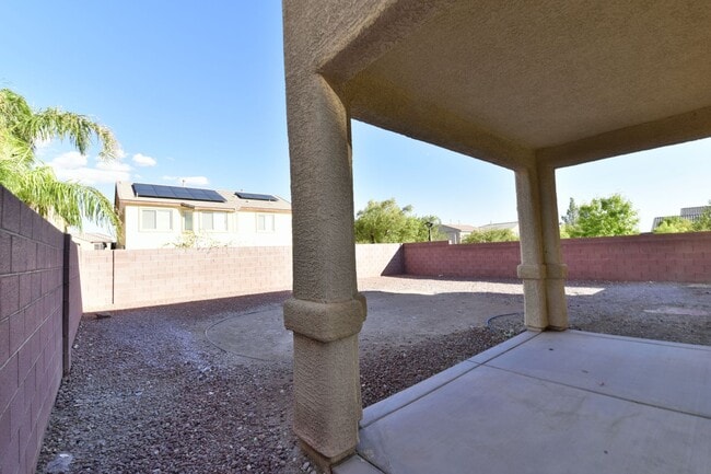 Building Photo - BEAUTIFUL 4BED/3BATH Home w/ 2 Car Garage ...