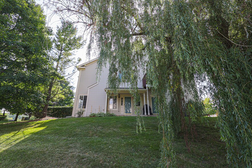 Building Photo - 607 Fox Ridge Dr