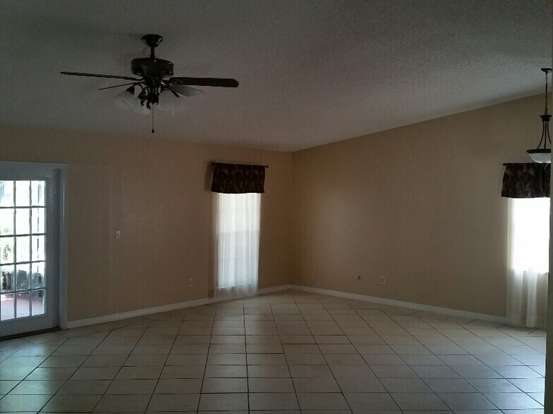 Building Photo - 6803 Tropical Shore Way