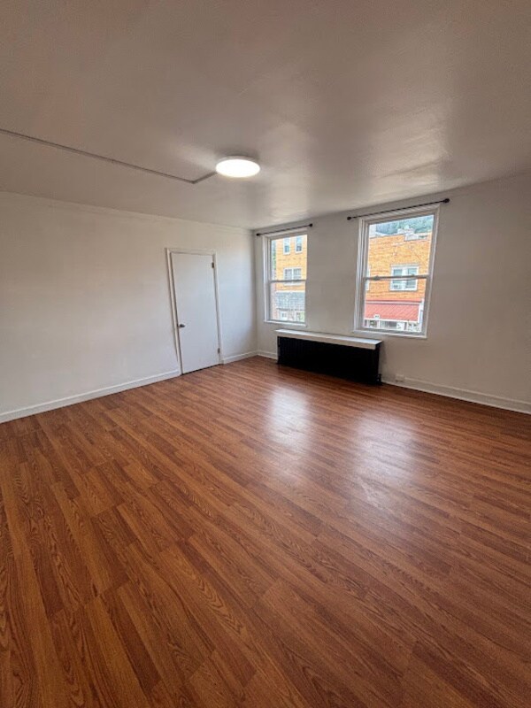 Building Photo - 809 Broadway Ave