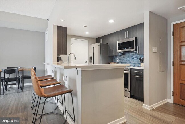 Building Photo - 1530 Key Blvd