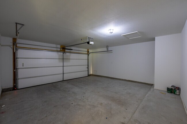 Building Photo - 1040 Indigo Sky St