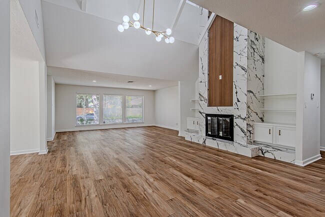 Building Photo - 3406 Forest Village Dr