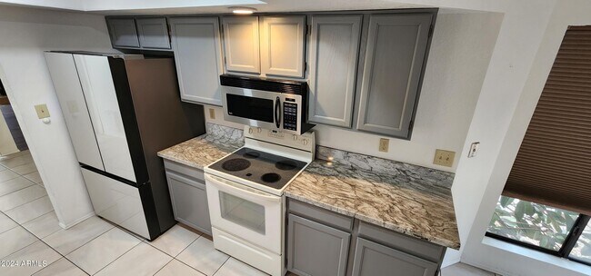 Building Photo - 2602 N 61st St