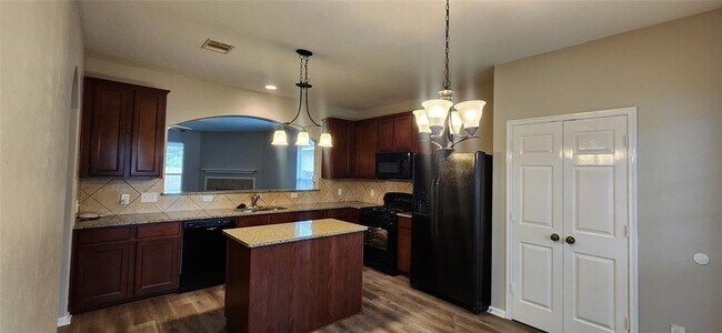 Building Photo - 21747 Sierra Long Dr