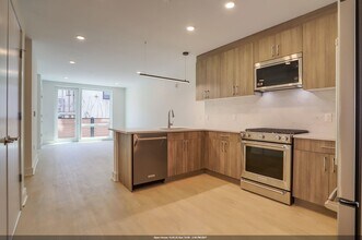 Building Photo - 303 Madison St