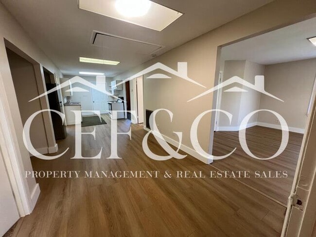 Building Photo - Adorably renovated 3 bedroom now available in Woodruff!