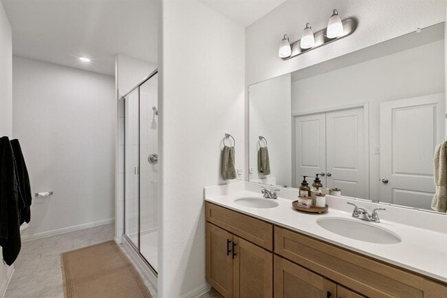 Building Photo - 615 Backstays Lp