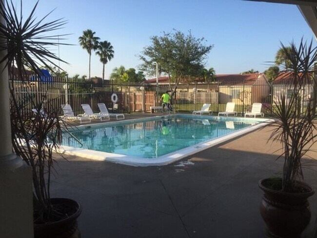 Building Photo - Sierra Ridge # 2