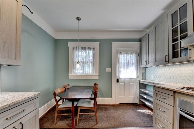 Building Photo - 309 S Columbia Dr