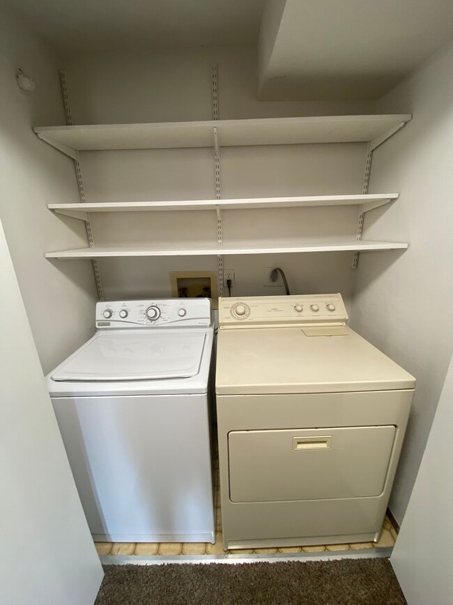 Building Photo - Well maintained (1) bedroom, (1) bathroom ...