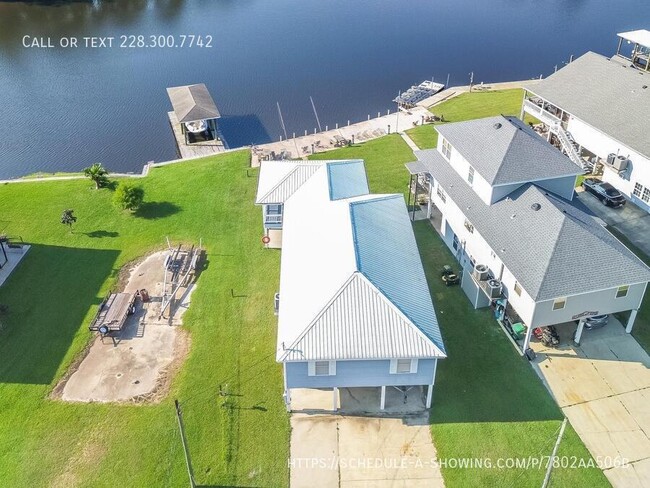 Building Photo - 6293 Pontiac Dr