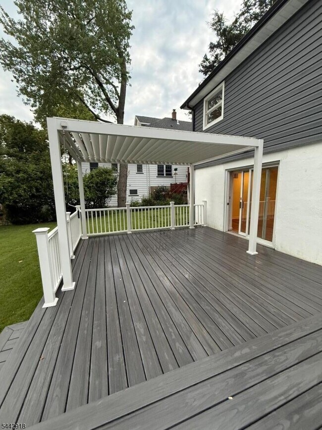 Building Photo - 78 Mounthaven Dr