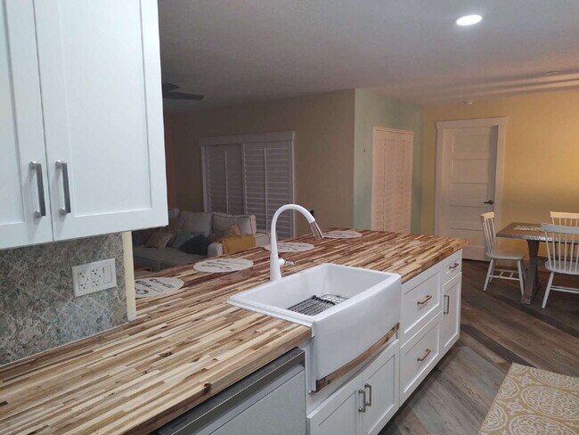 Building Photo - "Fully Furnished 2-Bedroom 2 Full Baths in...