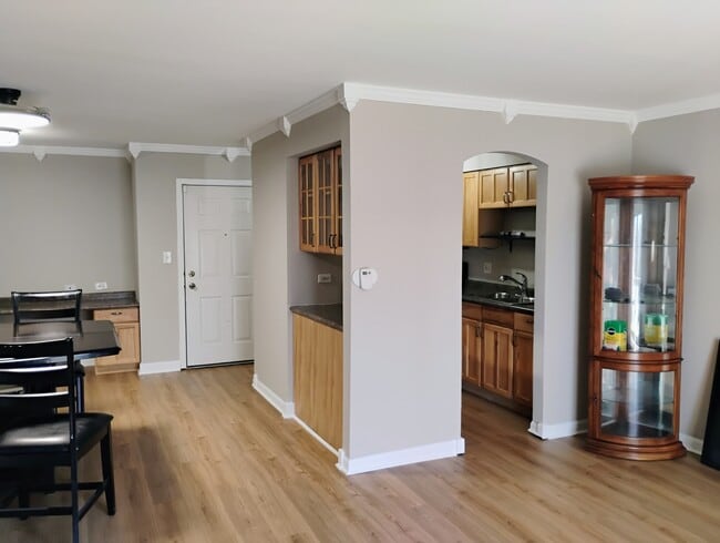 Building Photo - 910 W Alleghany Dr