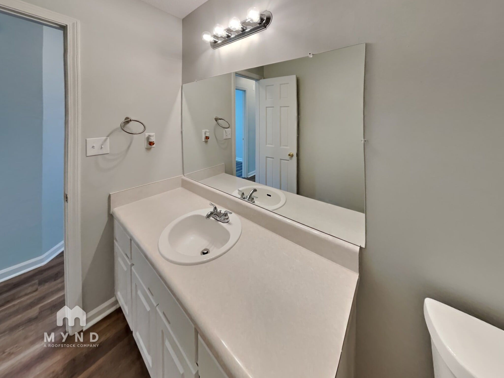 Building Photo - 5757 Village Loop