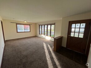 Building Photo - AVAILABLE JUNE 2025! HUGE 5 Bedroom, 2 Bat...