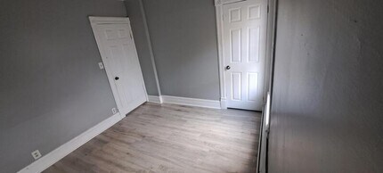 Building Photo - 29 S White St