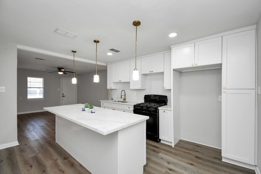 Building Photo - 428 De Haven St