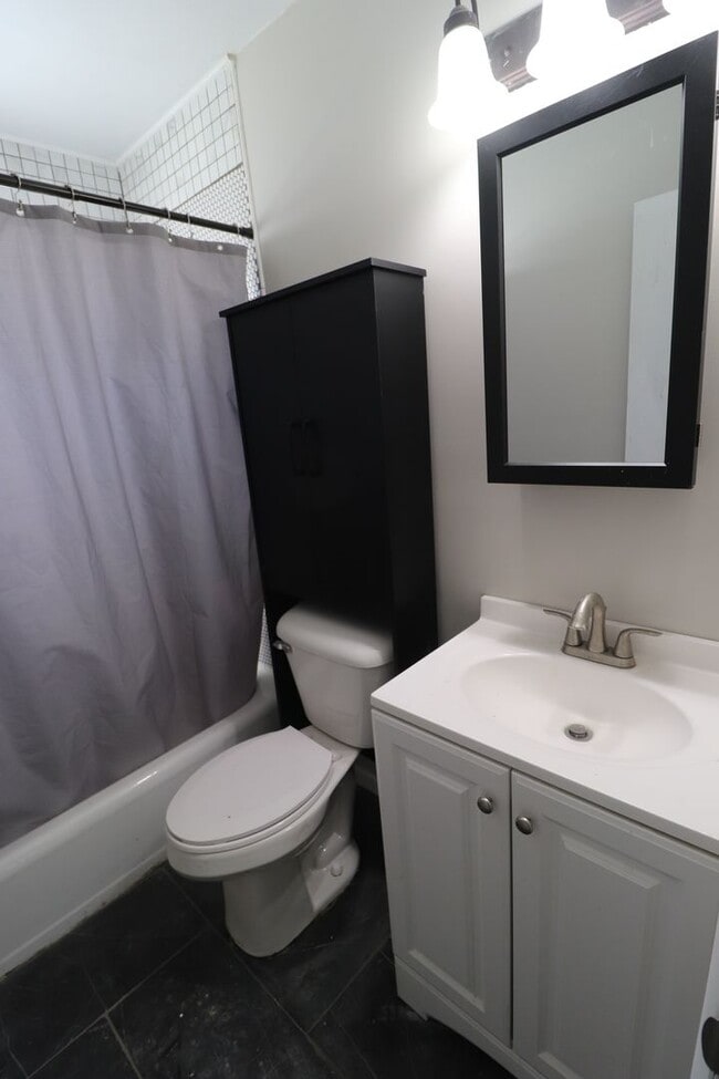 Building Photo - Charming 3 bedroom home on Corner Lot!