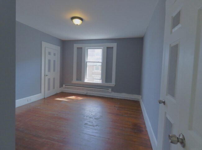 Building Photo - 215 Willow St
