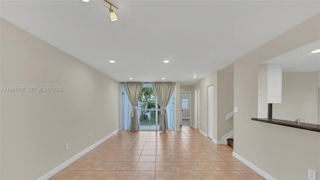 Building Photo - 4635 NW 97th Pl