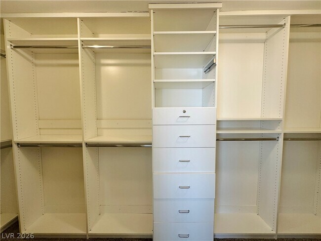 Building Photo - 956 Tafalla Ct