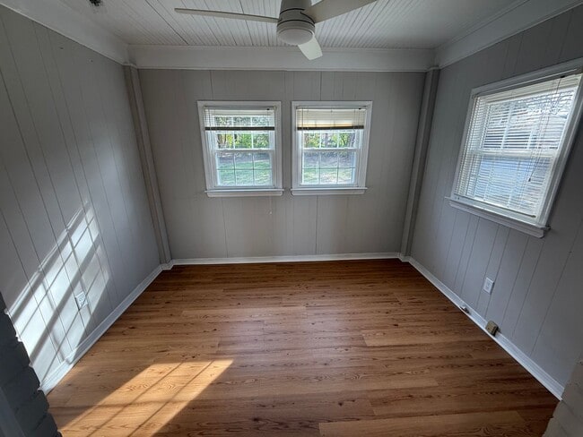 Building Photo - Three Bedroom Two Bath Home in Ridgeview/Parham & Ridge Area. Available in August!