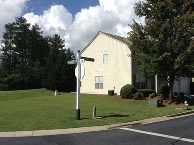 Building Photo - 708 Wendlebury Ct