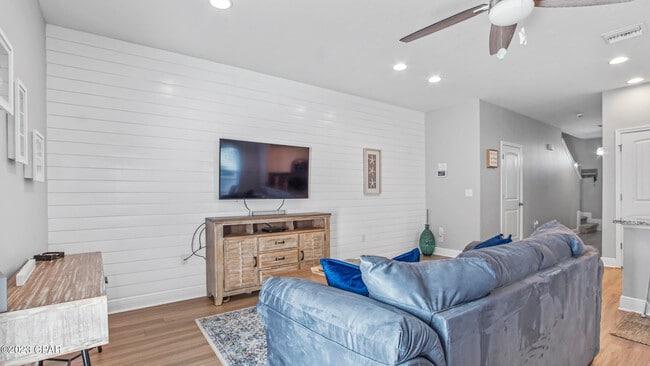 Building Photo - 7450 Shadow Lake Dr