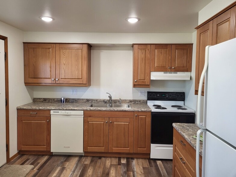 Building Photo - 1150 Cardinal Ln