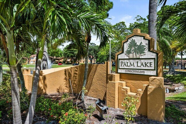 Building Photo - 4887 Via Palm Lakes Via