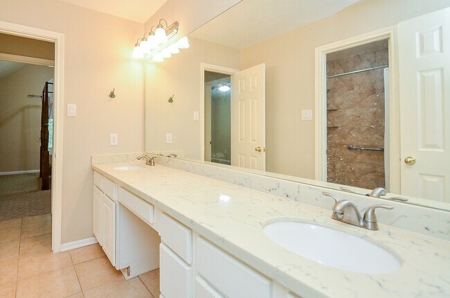Building Photo - 3747 Heritage Colony Dr