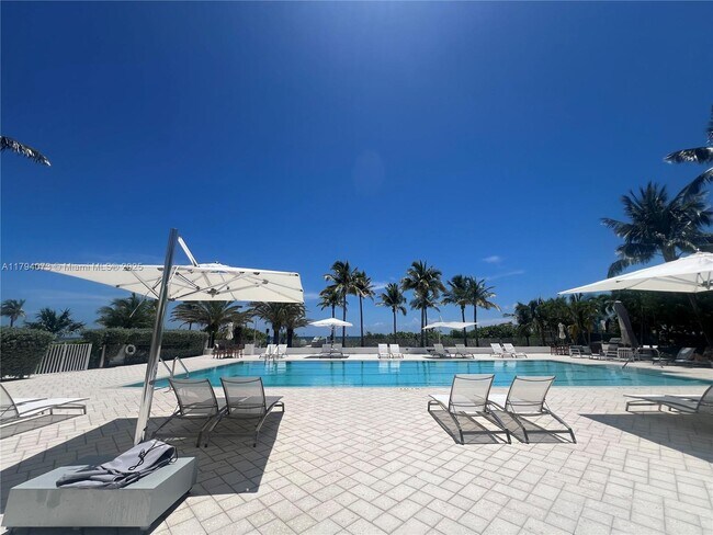 Building Photo - 605 Ocean Dr
