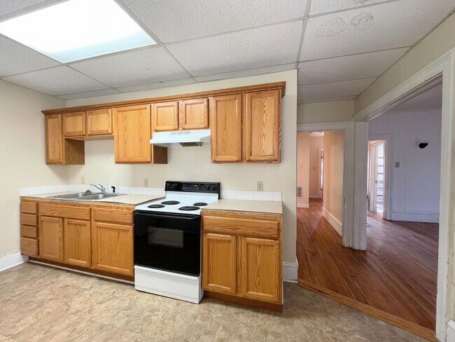 Building Photo - 120 W 10th Ave