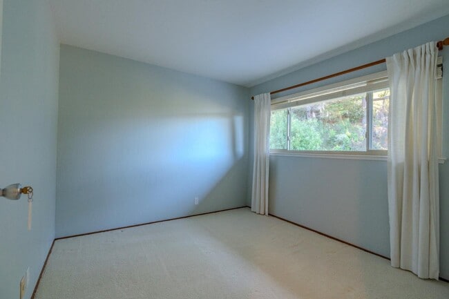 Building Photo - 985 Big Bend Dr