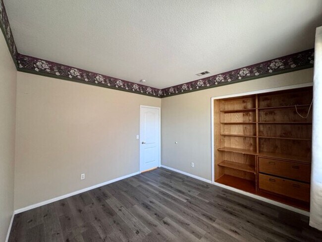 Building Photo - Murrieta Home with 6 Bedrooms plus a Bonus...