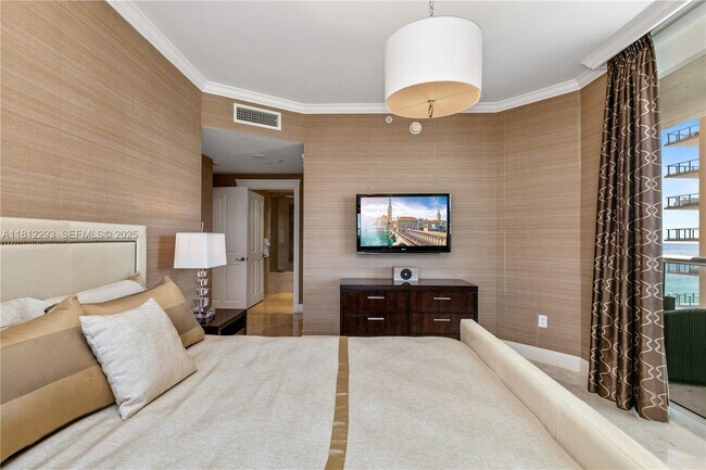 Building Photo - 17875 Collins Ave