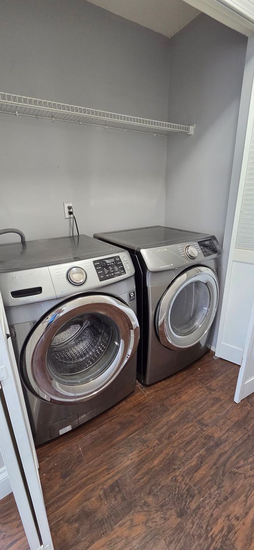 Building Photo - Charming 3-Bed Townhome in Sought-After Si...