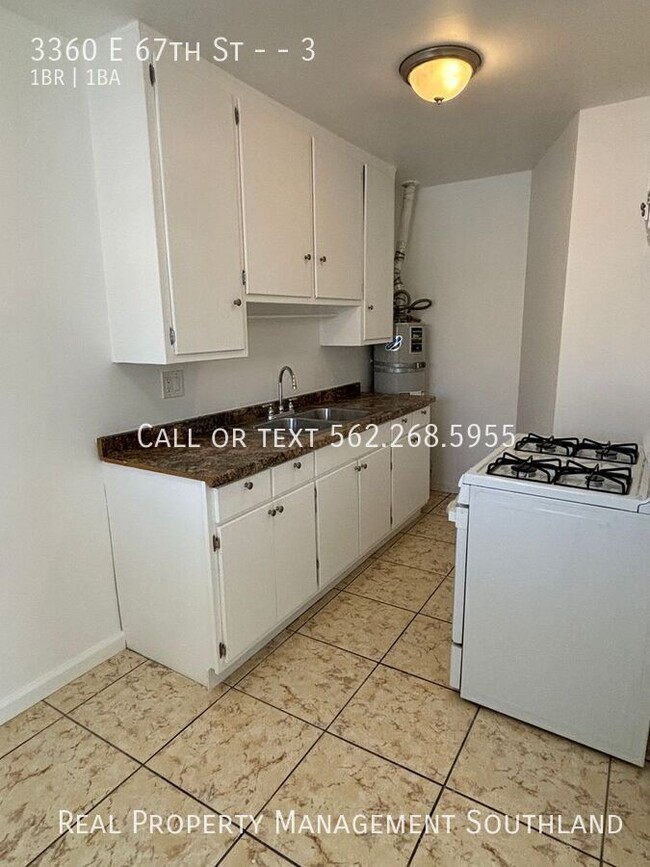 Building Photo - 1 Bedroom Available now! Accepting section...