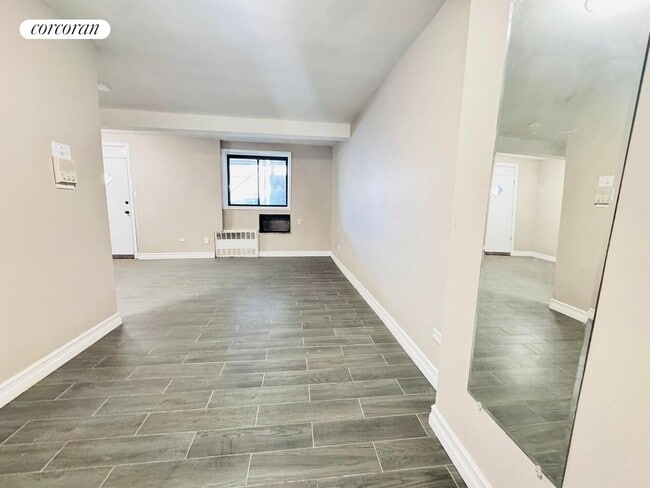 Building Photo - 2121 Shore Pkwy