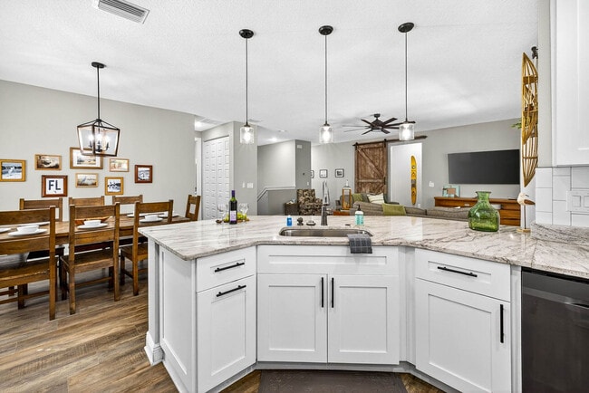 Building Photo - 1826 Beachway Ln