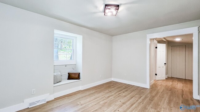 Building Photo - 4033 Lucerne Dr SE