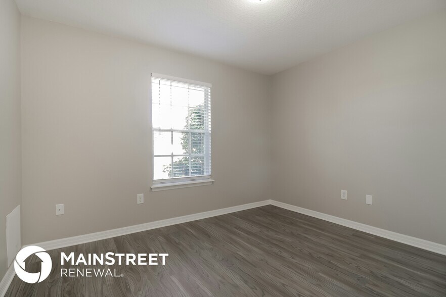 Building Photo - 1048 Spring Loop Way