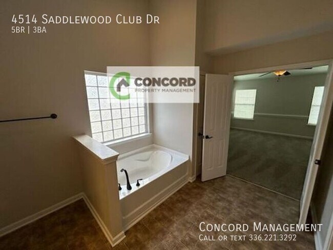 Building Photo - 4514 Saddlewood Club Dr