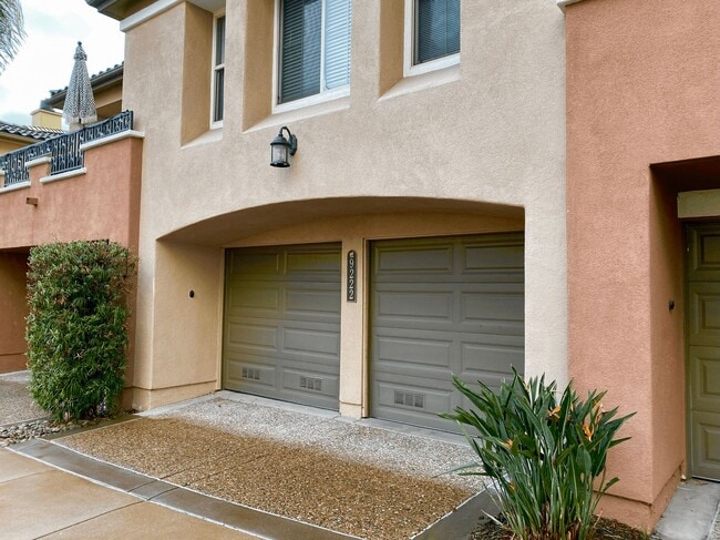 Building Photo - Beautiful Townhouse in Escala