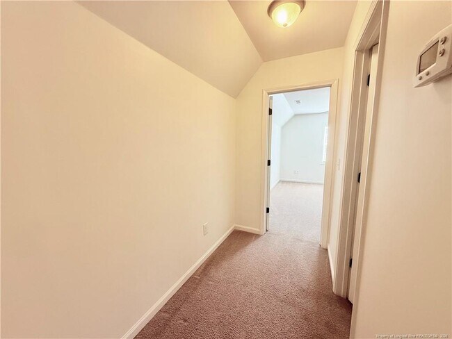 Building Photo - 352 Old Field Loop